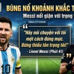 Lionel Messi nổi giận, chỉ tay chất vấn trọng tài Joao Pinheiro trong trận tứ kết World Cup 2026 giữa Argentina vs Thụy Sĩ.